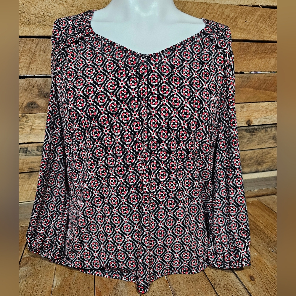 Women's Size‎ Extra Large Black And Red Stretch Patterned Top